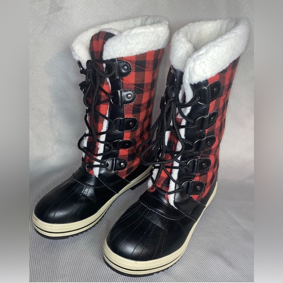 Sociology Shoes - Sociology Women’s Cold Weather Boots - Red Plaid Size 7 Duck Boot NWOT